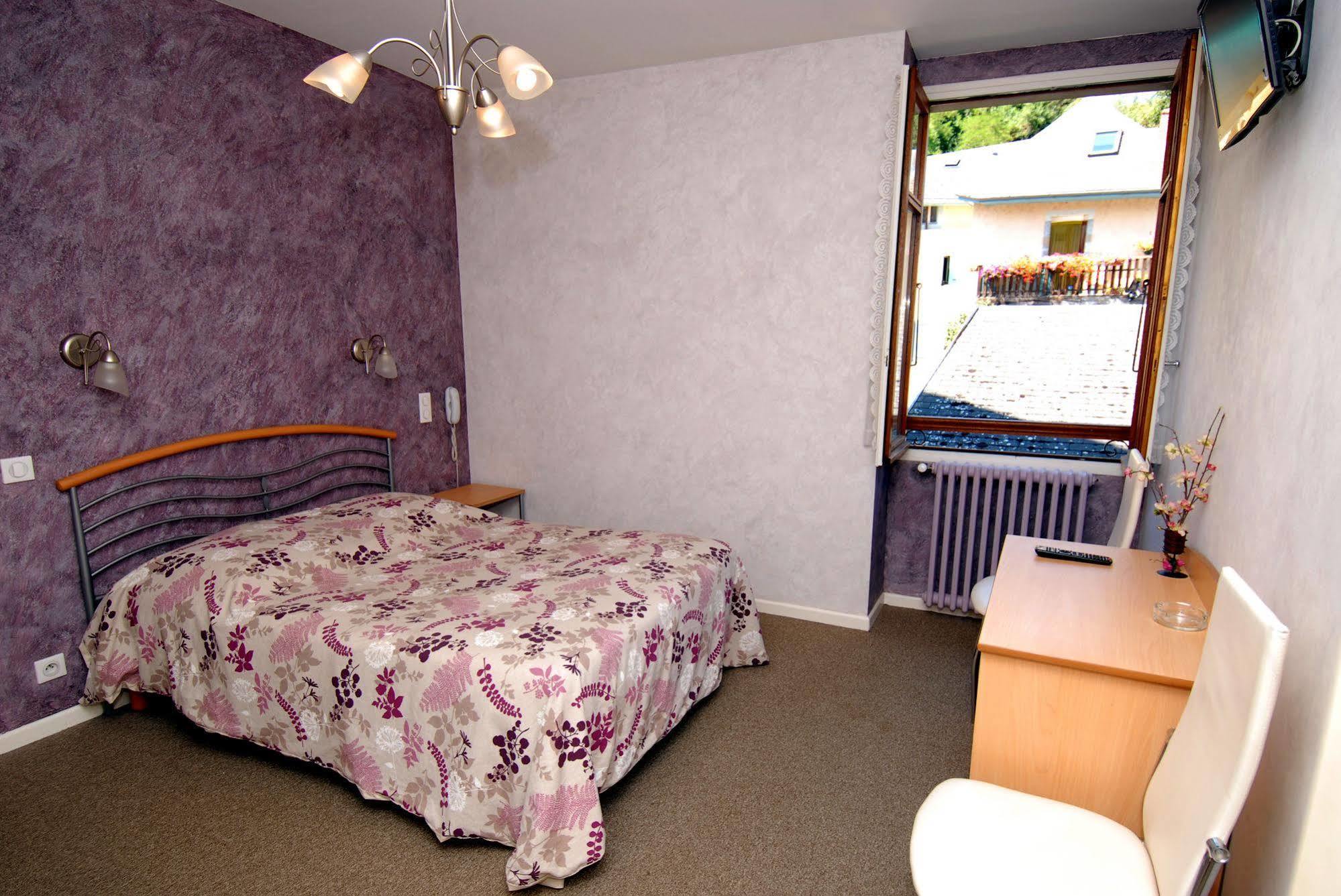 Hotel George Montmélian Buitenkant foto