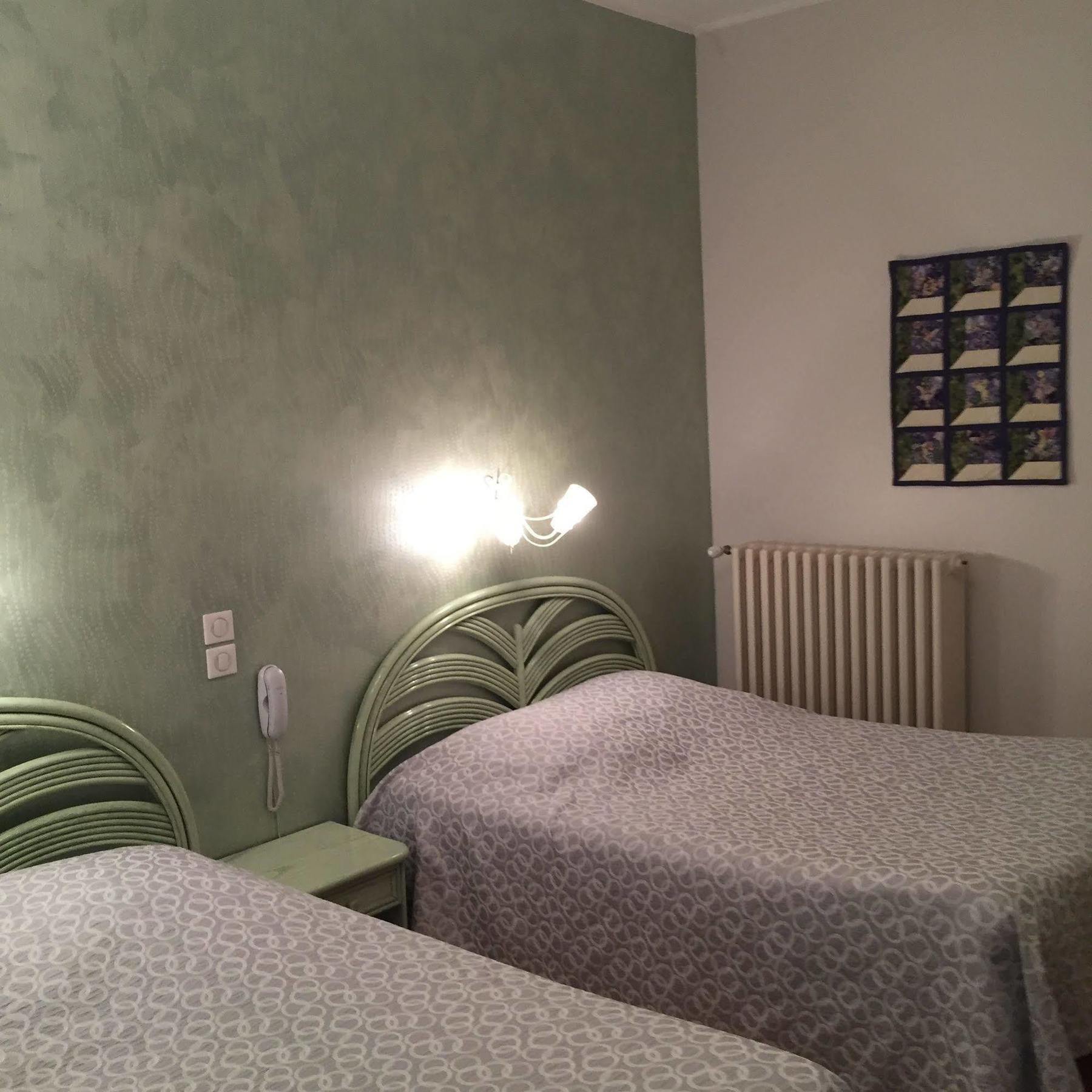 Hotel George Montmélian Buitenkant foto