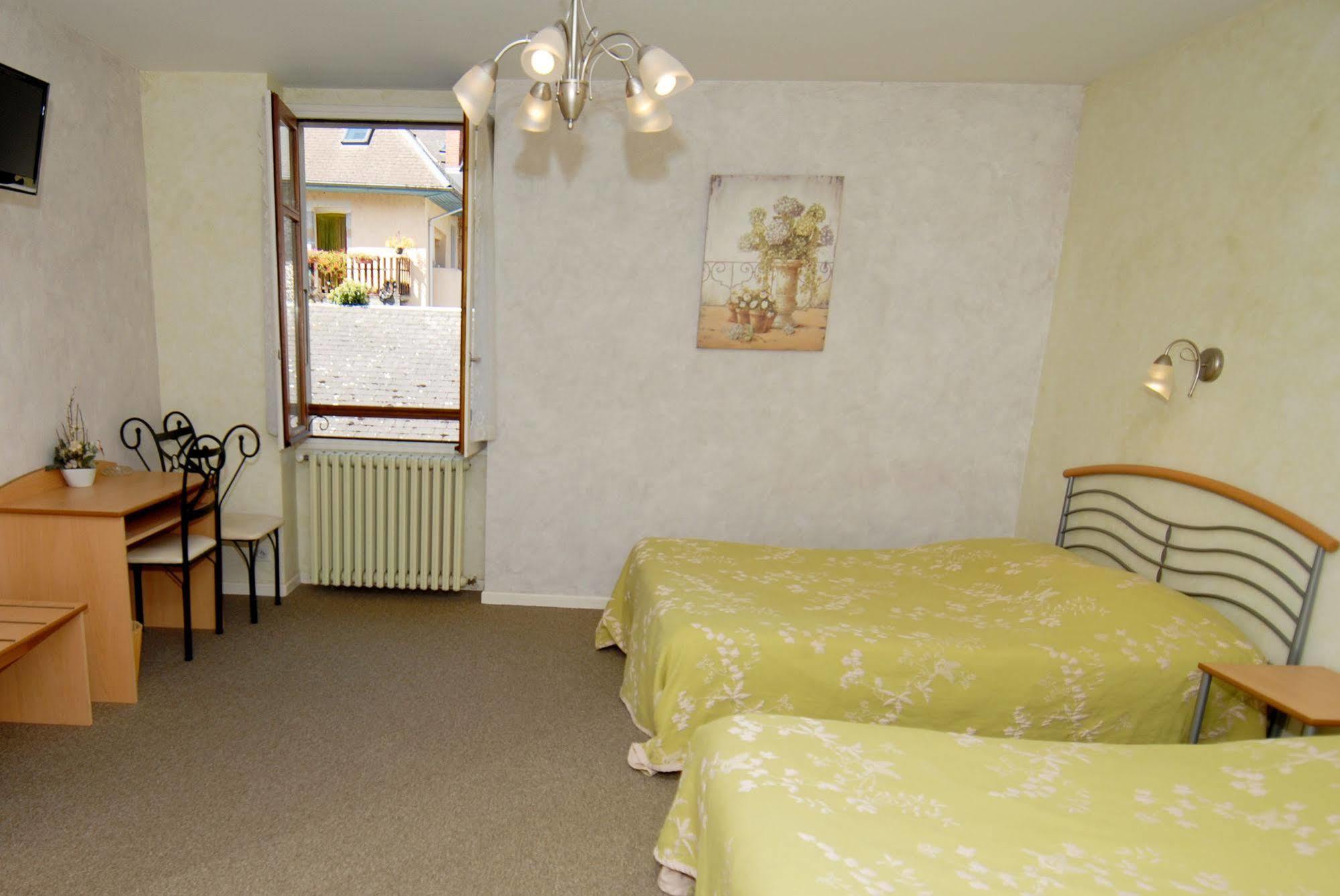 Hotel George Montmélian Buitenkant foto